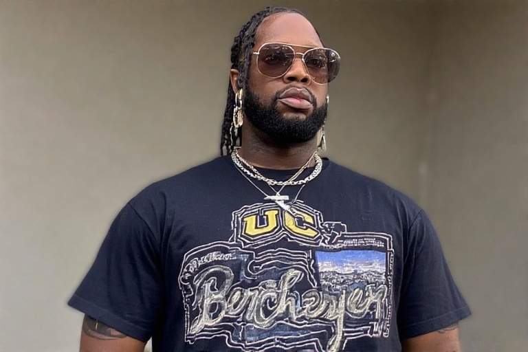 Brown Travis Scott UC Berkeley Shirt: A Fusion of Streetwear and Collegiate Pride